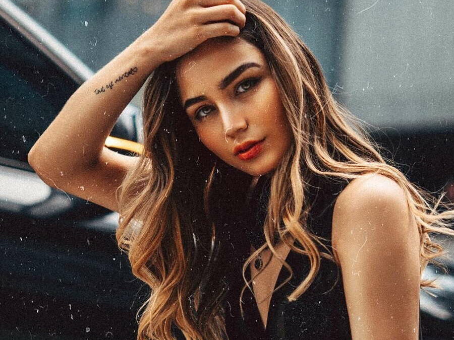 TOP 24 Famous Tiktok Girls to Follow in 2022